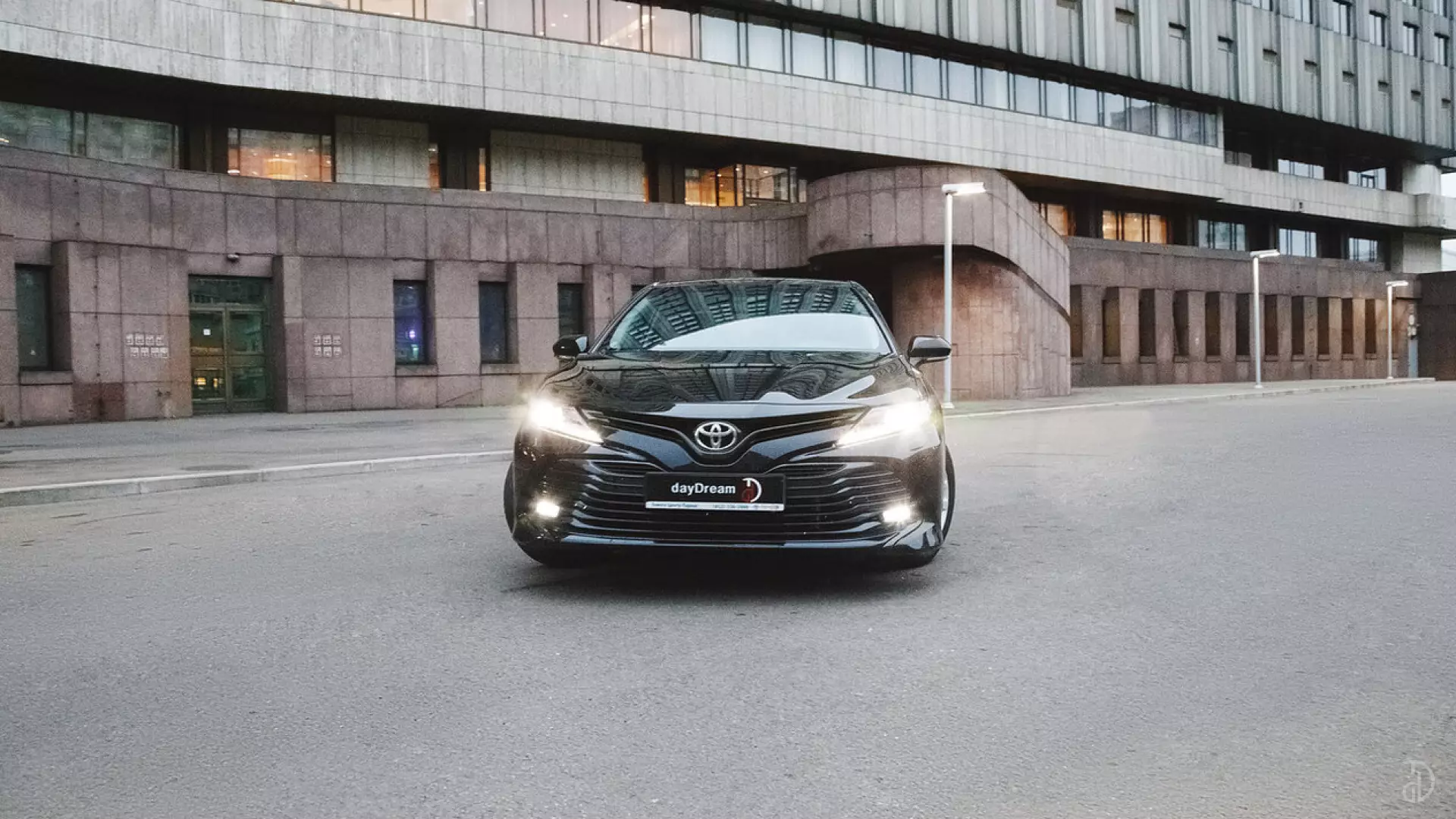 Toyota Camry 2018. Фото 2